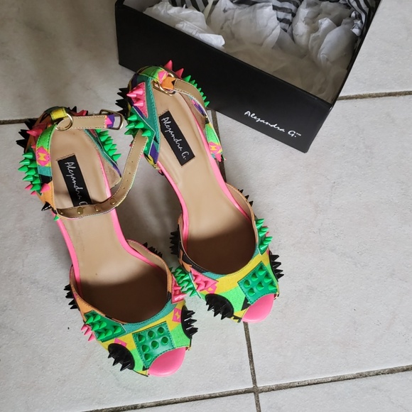 Shoes - Picture 1 of 2